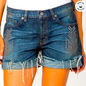 MISS ME DK WASH STUD-ARROW BOYFRND DNM SHORT SZ 26